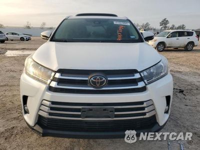 Piąte zdjęcie samochodu w środku: 2018 TOYOTA HIGHLANDER LIMITED VIN:5TDYZRFH8JS241541 - miniatura