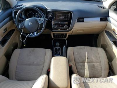 Zdjęcie 8 z 13 samochodu: 2018 MITSUBISHI OUTLANDER SE VIN:JA4AD3A35JZ048345 - miniatura