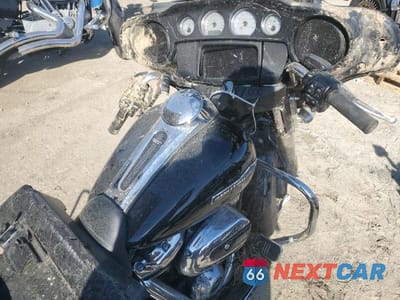Piąte zdjęcie samochodu w środku: 2022 HARLEY-DAVIDSON FLHX VIN:1HD1KBC18NB6L1649 - miniatura