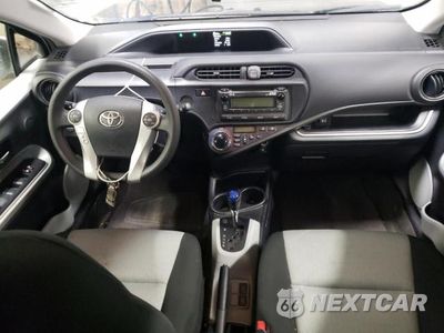 Zdjęcie 8 z 13 samochodu: 2014 TOYOTA PRIUS C VIN:JTDKDTB34E1079518 - miniatura