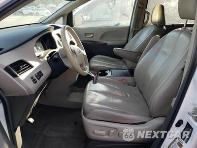 Zdjęcie 7 z 13 samochodu: 2013 TOYOTA SIENNA XLE VIN:5TDYK3DC5DS368115 - miniatura