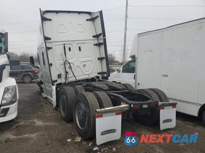 Trzecie zdjęcie samochodu z tyłu: 2022 FREIGHTLINER CASCADIA 126 VIN:3AKJHHDRXNSNA1416 - miniatura
