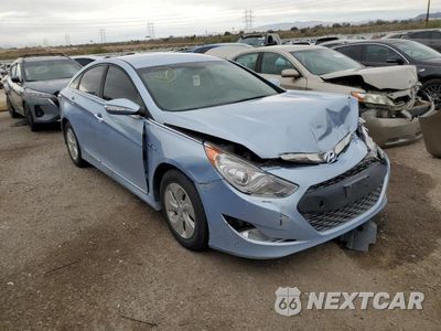 Czwarte zdjęcie samochodu z boku: 2014 HYUNDAI SONATA HYBRID VIN:KMHEC4A45EA116393 - miniatura