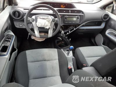 Zdjęcie 8 z 13 samochodu: 2013 TOYOTA PRIUS C VIN:JTDKDTB33D1556907 - miniatura