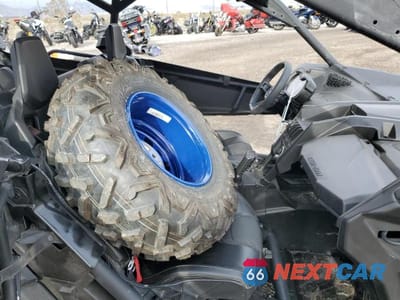 Piąte zdjęcie samochodu w środku: 2018 CAN-AM MAVERICK X3 MAX X RS TURBO R VIN:3JBVNAW44JK003391 - miniatura