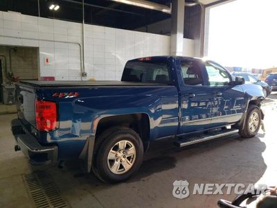 Trzecie zdjęcie samochodu z tyłu: 2018 CHEVROLET SILVERADO K1500 LT VIN:1GCVKREH8JZ131516 - miniatura