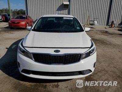 Piąte zdjęcie samochodu w środku: 2017 KIA FORTE LX VIN:3KPFK4A748E073852 - miniatura