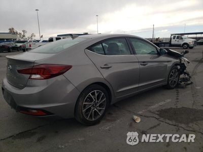 Trzecie zdjęcie samochodu z tyłu: 2020 HYUNDAI ELANTRA SEL VIN:KMHD84LF1LU897579 - miniatura