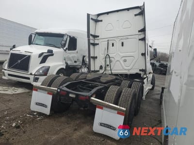 Czwarte zdjęcie samochodu z boku: 2022 FREIGHTLINER CASCADIA 126 VIN:3AKJHHDRXNSNA1416 - miniatura