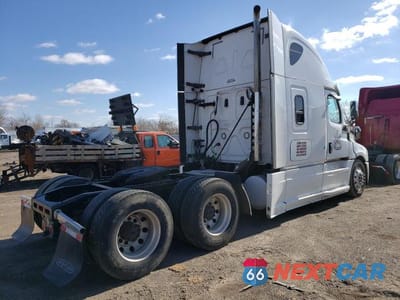 Czwarte zdjęcie samochodu z boku: 2019 FREIGHTLINER CASCADIA 126 VIN:3AKJHHDR2KSKD5742 - miniatura