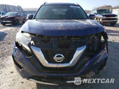 Piąte zdjęcie samochodu w środku: 2017 NISSAN ROGUE S VIN:5N1AT2MT5HC770132 - miniatura