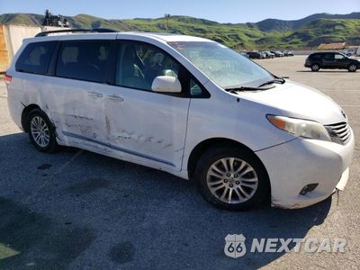 Czwarte zdjęcie samochodu z boku: 2013 TOYOTA SIENNA XLE VIN:5TDYK3DC5DS368115 - miniatura