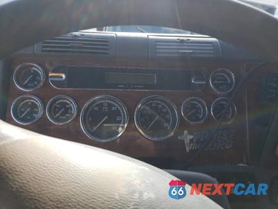 Zdjęcie 8 z 10 samochodu: 2012 FREIGHTLINER CASCADIA 125 VIN:1FUJGLDR0CSBT4036 - miniatura