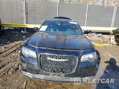 Piąte zdjęcie samochodu w środku: 2017 CHRYSLER 300 S VIN:2C3CCAGG9HH534963 - miniatura