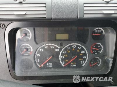 Zdjęcie 8 z 10 samochodu: 2013 FREIGHTLINER CASCADIA 113 VIN:1FUJGHDV1DSBW0107 - miniatura