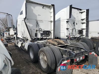 Trzecie zdjęcie samochodu z tyłu: 2023 KENWORTH CONSTRUCTION T680 VIN:1XKYDP9XXPJ228418 - miniatura