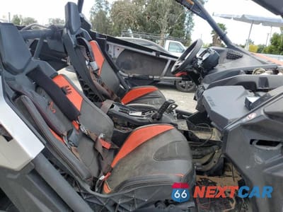 Piąte zdjęcie samochodu w środku: 2020 CAN-AM MAVERICK X3 MAX X RS TURBO RR VIN:3JBVNAV45LK000732 - miniatura