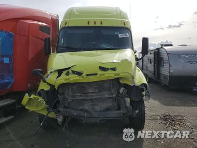 Drugie zdjęcie samochodu z przodu: 2013 FREIGHTLINER CASCADIA 113 VIN:1FUJGHDV1DSBW0107 - miniatura