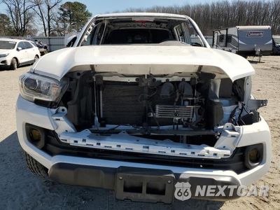 Piąte zdjęcie samochodu w środku: 2020 TOYOTA TACOMA DOUBLE CAB VIN:3TMCZ5ANXLM341093 - miniatura