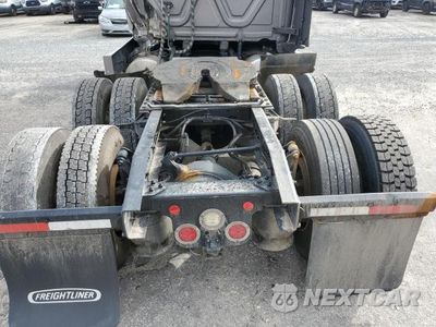 Zdjęcie 9 z 10 samochodu: 2020 FREIGHTLINER CASCADIA 126 VIN:3AKJHHDRXLSLV7948 - miniatura