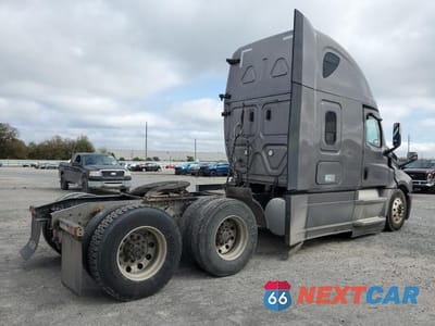 Czwarte zdjęcie samochodu z boku: 2020 FREIGHTLINER CASCADIA 126 VIN:3AKJHHDRXLSLV7948 - miniatura