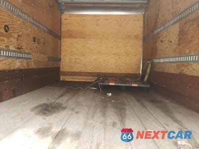 Zdjęcie 10 z 12 samochodu: 2011 ISUZU NPR VIN:JALC4W166B7003050 - miniatura