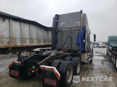 Czwarte zdjęcie samochodu z boku: 2005 FREIGHTLINER CONVENTIONAL COLUMBIA VIN:1FUJA6CKX5LN41153 - miniatura
