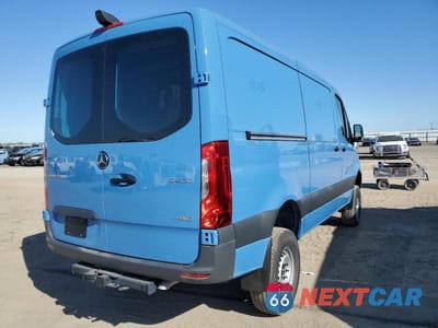 Czwarte zdjęcie samochodu z boku: 2023 MERCEDES-BENZ SPRINTER 2500 VIN:W1W4NBVY1PT139466 - miniatura
