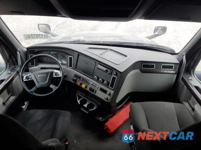 Piąte zdjęcie samochodu w środku: 2020 FREIGHTLINER CASCADIA 126 VIN:3AKJHHDRXLSLV7948 - miniatura
