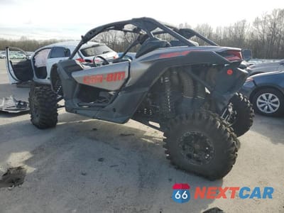 Trzecie zdjęcie samochodu z tyłu: 2023 CAN-AM MAVERICK X3 X RS TURBO RR VIN:3JBVXAV44PE001658 - miniatura