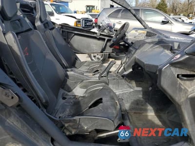 Piąte zdjęcie samochodu w środku: 2023 CAN-AM MAVERICK X3 X RS TURBO RR VIN:3JBVXAV44PE001658 - miniatura