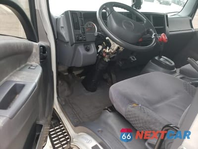 Zdjęcie 8 z 12 samochodu: 2011 ISUZU NPR VIN:JALC4W166B7003050 - miniatura