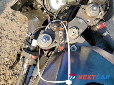 Zdjęcie 8 z 9 samochodu: 2006 SUZUKI GSX-R600 K6 VIN:JS1GN7DA062116477 - miniatura