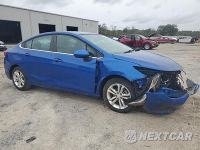 Czwarte zdjęcie samochodu z boku: 2019 CHEVROLET CRUZE LT VIN:1G1BE5SMXK7138588 - miniatura