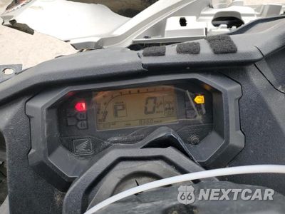 Zdjęcie 8 z 10 samochodu: 2019 HONDA SXS1000 M5 VIN:1HFVE04T1K4300255 - miniatura