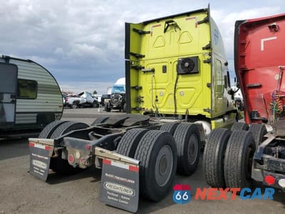 Piąte zdjęcie samochodu w środku: 2013 FREIGHTLINER CASCADIA 113 VIN:1FUJGHDV1DSBW0107 - miniatura