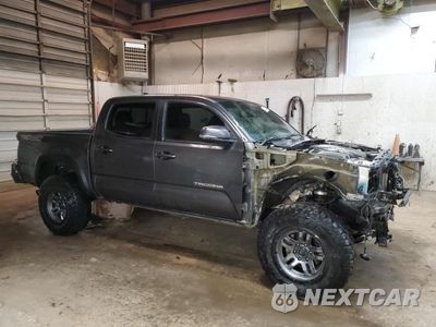 Czwarte zdjęcie samochodu z boku: 2017 TOYOTA TACOMA DOUBLE CAB VIN:3TMCZ5AN6HM077846 - miniatura