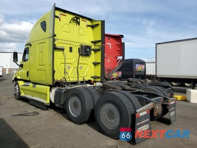 Czwarte zdjęcie samochodu z boku: 2013 FREIGHTLINER CASCADIA 113 VIN:1FUJGHDV1DSBW0107 - miniatura