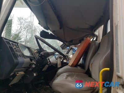 Piąte zdjęcie samochodu w środku: 2004 FREIGHTLINER MEDIUM CONVENTIONAL FL80 VIN:1FVABXAK64DM18623 - miniatura