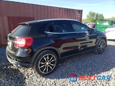 Trzecie zdjęcie samochodu z tyłu: 2017 MERCEDES-BENZ GLA 250 VIN:WDCTG4EB4HJ323882 - miniatura