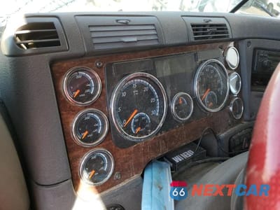 Zdjęcie 8 z 10 samochodu: 2013 FREIGHTLINER CASCADIA 125 VIN:3AKJGLDR4DSFH7348 - miniatura