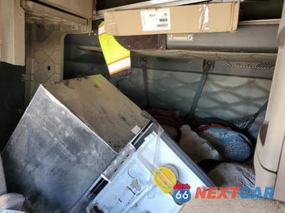 Zdjęcie 6 z 10 samochodu: 2013 FREIGHTLINER CASCADIA 125 VIN:3AKJGLDR4DSFH7348 - miniatura