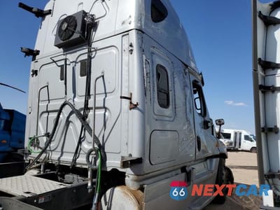 Zdjęcie 9 z 10 samochodu: 2013 FREIGHTLINER CASCADIA 125 VIN:3AKJGLDR4DSFH7348 - miniatura