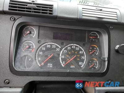 Zdjęcie 8 z 10 samochodu: 2018 FREIGHTLINER CASCADIA 125 VIN:1FUJGLFGXJLJX8934 - miniatura
