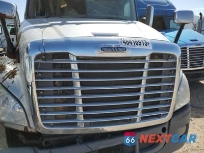 Zdjęcie 7 z 10 samochodu: 2013 FREIGHTLINER CASCADIA 125 VIN:3AKJGLDR4DSFH7348 - miniatura