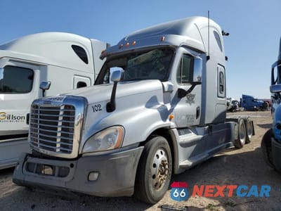 Drugie zdjęcie samochodu z przodu: 2013 FREIGHTLINER CASCADIA 125 VIN:3AKJGLDR4DSFH7348 - miniatura