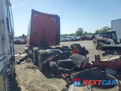 Trzecie zdjęcie samochodu z tyłu: 2020 KENWORTH CONSTRUCTION T680 VIN:1XKYDP9X4LJ391365 - miniatura
