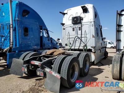 Czwarte zdjęcie samochodu z boku: 2013 FREIGHTLINER CASCADIA 125 VIN:3AKJGLDR4DSFH7348 - miniatura