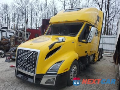 Drugie zdjęcie samochodu z przodu: 2023 VOLVO VN VNL VIN:4V4NC9EH2PN310085 - miniatura