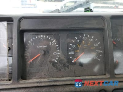 Zdjęcie 8 z 10 samochodu: 2002 VOLVO VN VNL VIN:4V4NC9UFX2N330786 - miniatura